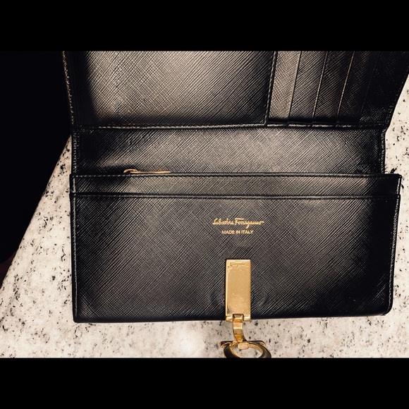 Black Gancio leather wallet made in Italy - Picture 2 of 4